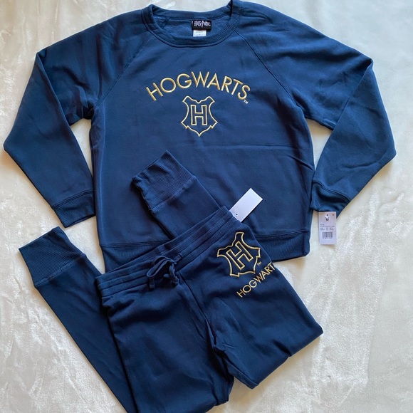 **SOLD OUT** Hogwarts sweatshirt & sweatpants (L) - Picture 2 of 7